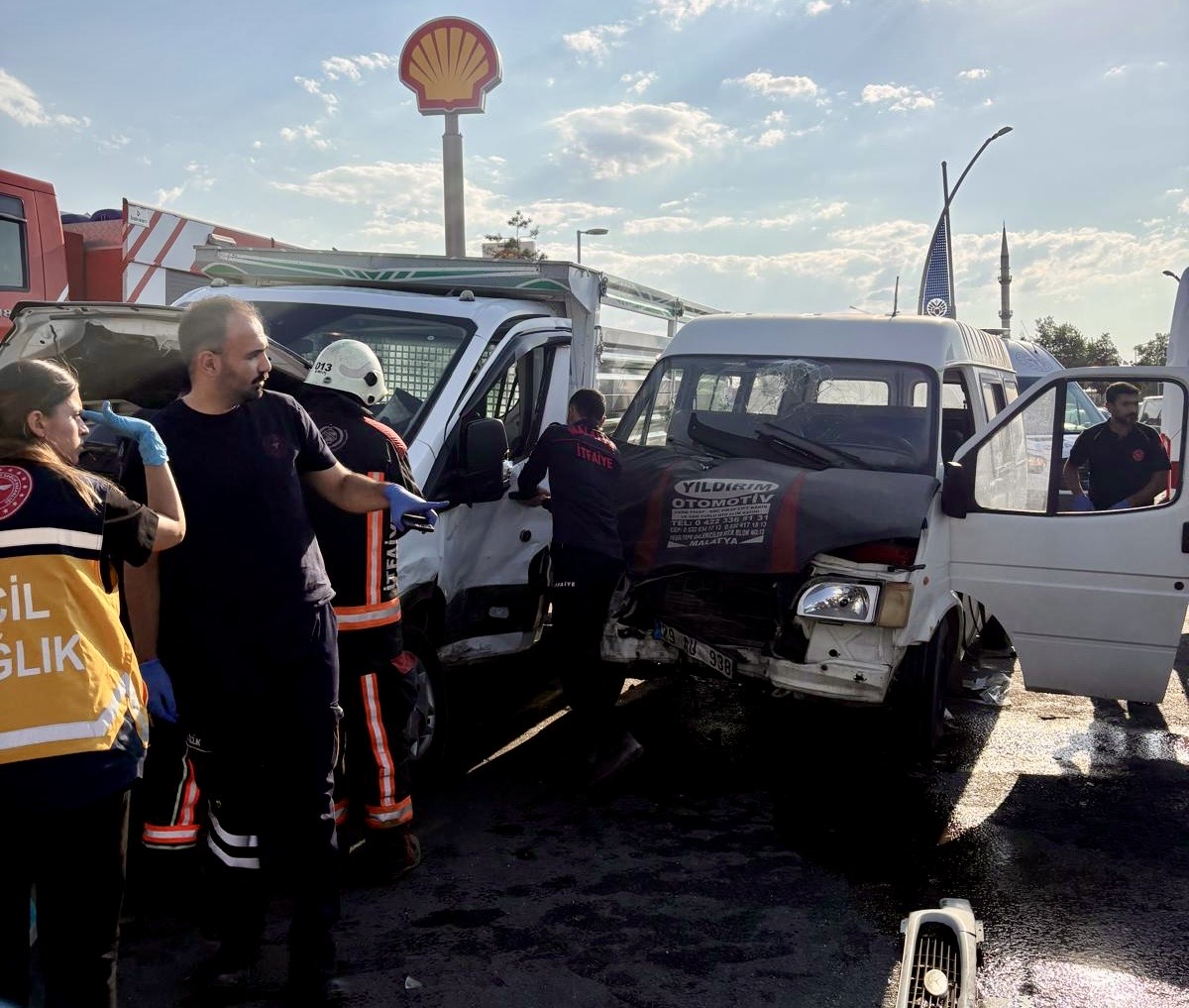 Malatya'da minibüs ile kamyonet çarpıştı: 6 yaralı